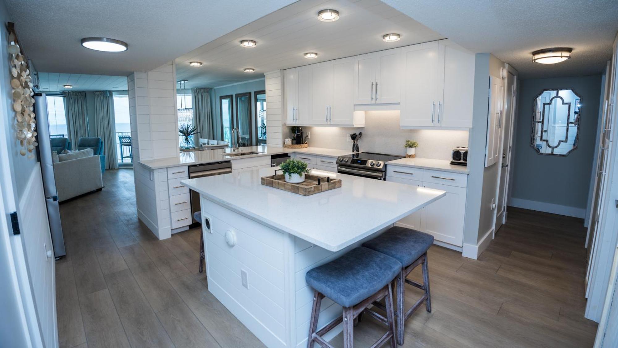 New Rental - 3Br 3Ba Corner Beachfront - 2024 Remodel - 3 Pools, Tiki Hut, Gym, Tennis Panama City Beach Exterior foto